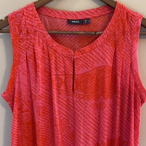 Mexx Top. Sleeveless paisley in gorgeous orange pattern. - Picture 2 of 8